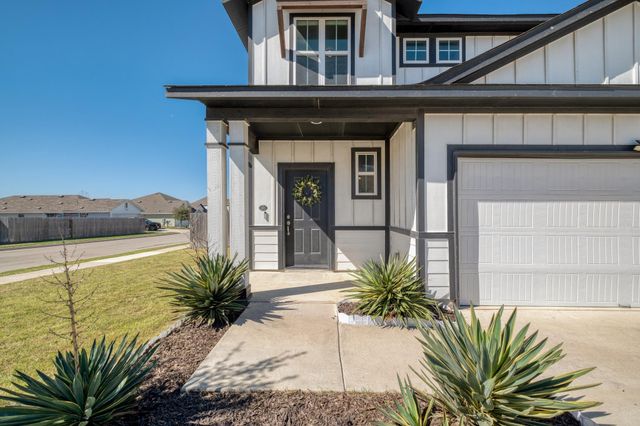 340 Black Opal DR, Jarrell, TX 76537