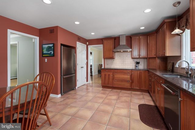 56 VALLEY RD, Lambertville, NJ 08530