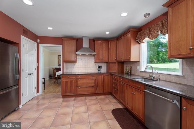 56 VALLEY RD, Lambertville, NJ 08530