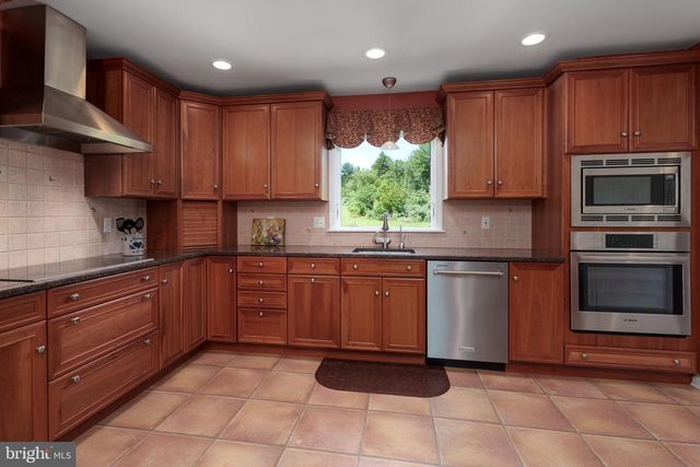 56 VALLEY RD, Lambertville, NJ 08530