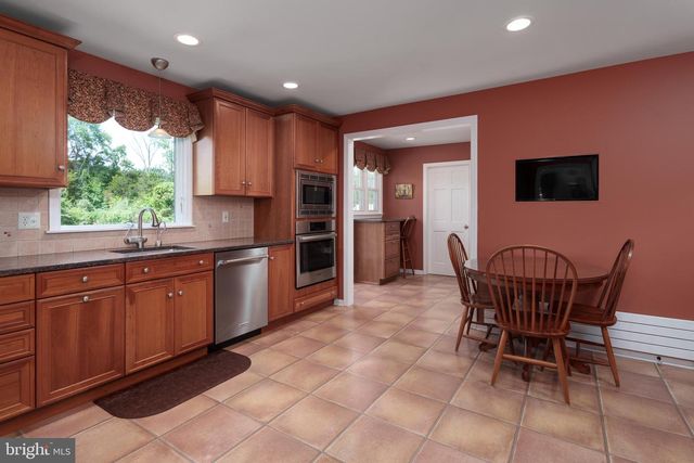 56 VALLEY RD, Lambertville, NJ 08530