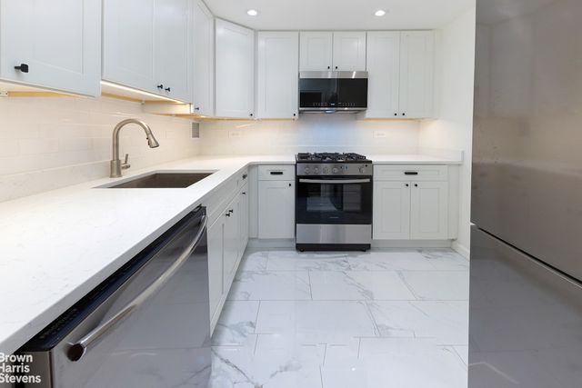 330 3rd Ave Apt 14L, New York City, NY 10010