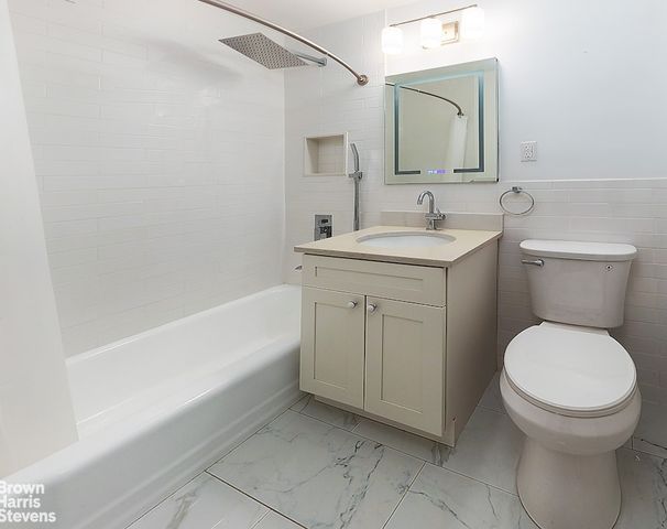 330 3rd Ave Apt 14L, New York City, NY 10010