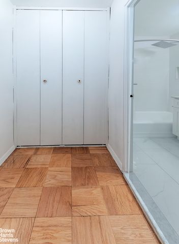 330 3rd Ave Apt 14L, New York City, NY 10010