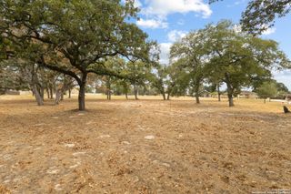 108 Bucks Ln, La Vernia, TX 78121