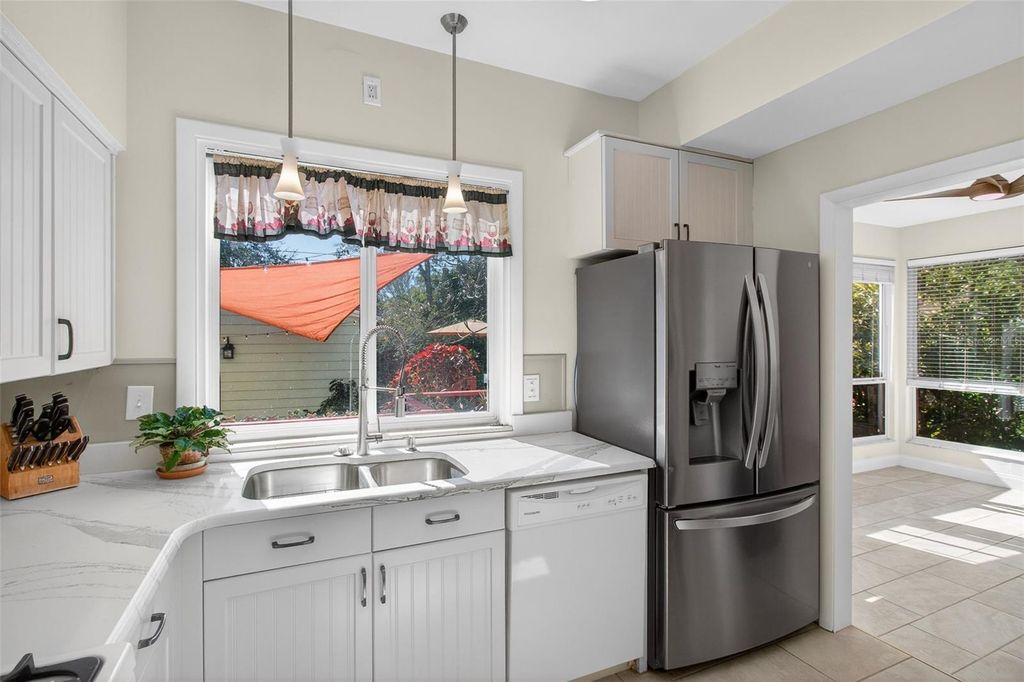 Image 14 of property listing at 3030 8TH AVENUE N, St Petersburg, FL 33713