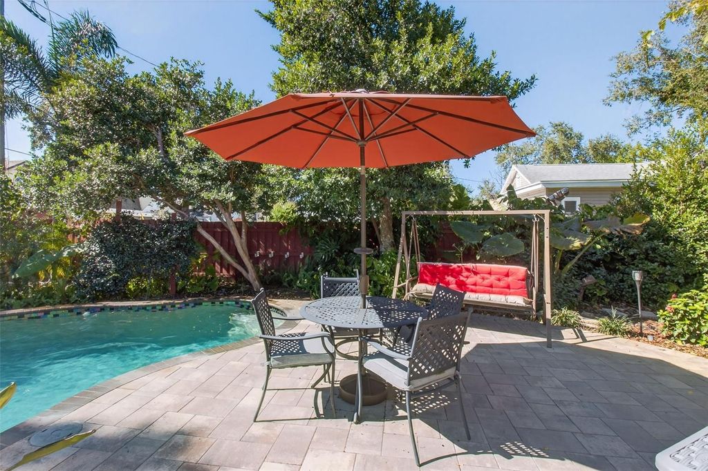 Image 17 of property listing at 3030 8TH AVENUE N, St Petersburg, FL 33713