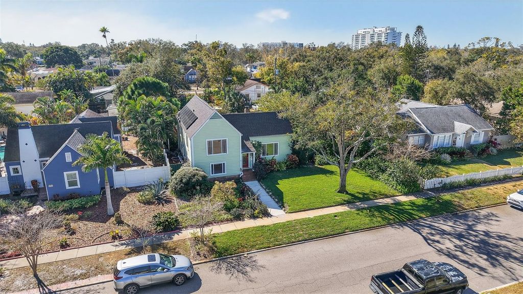 Image 41 of property listing at 3030 8TH AVENUE N, St Petersburg, FL 33713