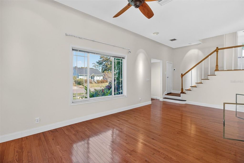 Image 8 of property listing at 3030 8TH AVENUE N, St Petersburg, FL 33713