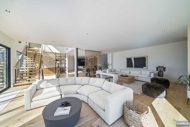 51 Suffolk Lane, Tenafly, NJ 07670