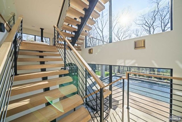 51 Suffolk Lane, Tenafly, NJ 07670
