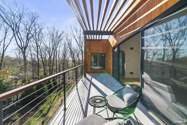 51 Suffolk Lane, Tenafly, NJ 07670