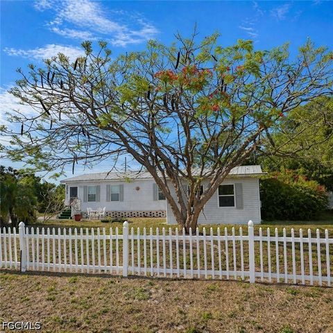 2520 Brownell CT, North Fort Myers, FL 33917