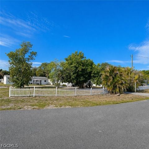 2520 Brownell CT, North Fort Myers, FL 33917