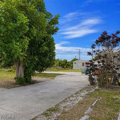 2520 Brownell CT, North Fort Myers, FL 33917