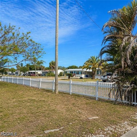 2520 Brownell CT, North Fort Myers, FL 33917