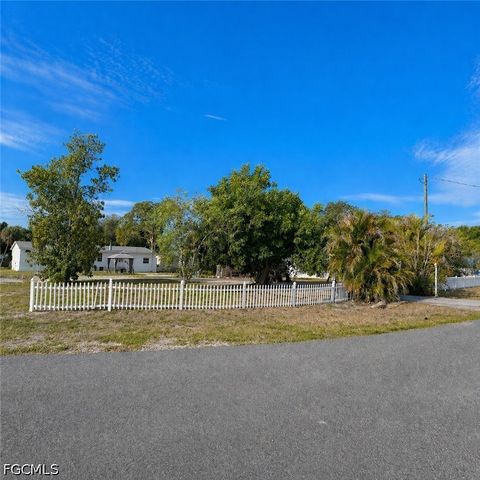 2520 Brownell CT, North Fort Myers, FL 33917