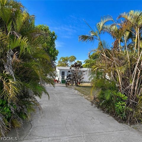 2520 Brownell CT, North Fort Myers, FL 33917
