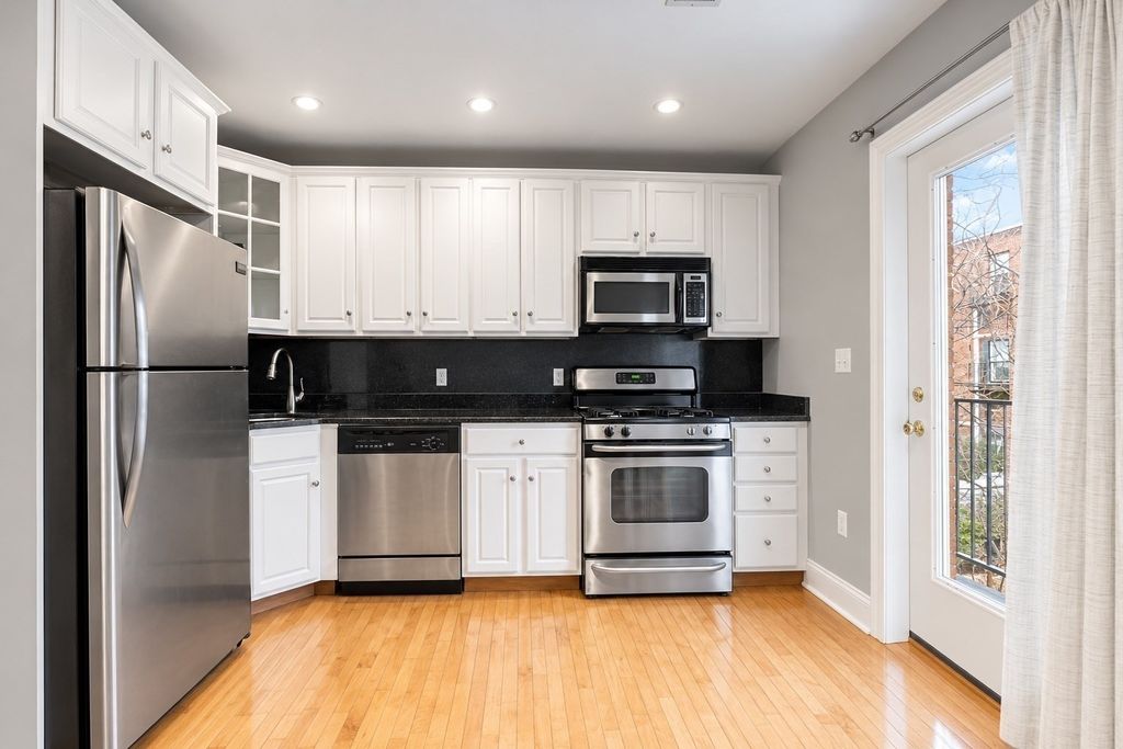 764 E 6th 2, Boston, MA 02127