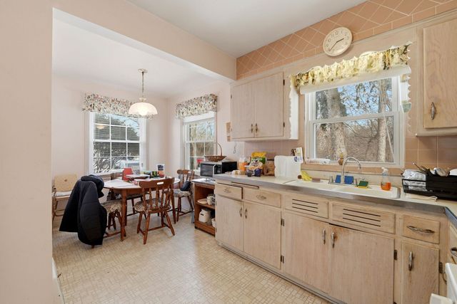 6911 W Niles Terrace, Niles, IL 60714