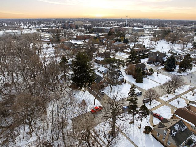 6911 W Niles Terrace, Niles, IL 60714