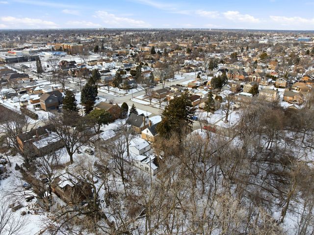 6911 W Niles Terrace, Niles, IL 60714