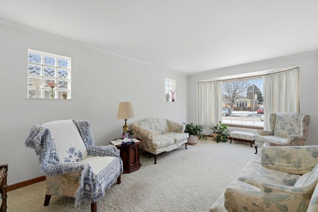 6911 W Niles Terrace, Niles, IL 60714