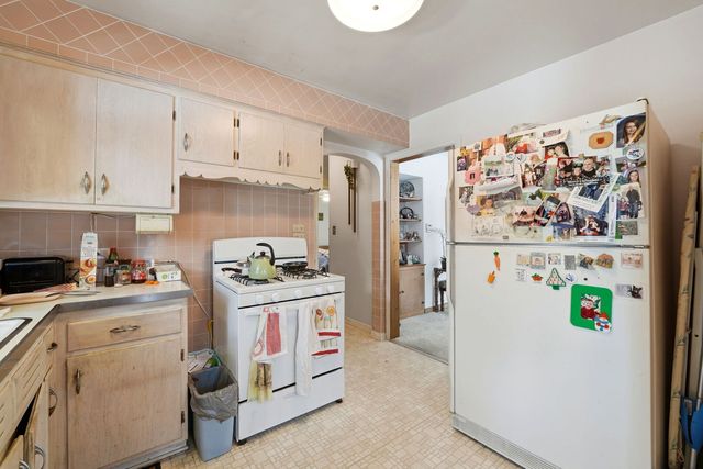 6911 W Niles Terrace, Niles, IL 60714