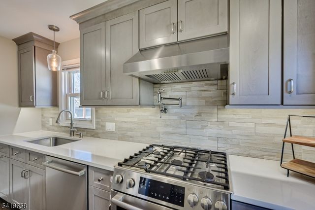 41 Lake Ave, Metuchen Boro, NJ 08840