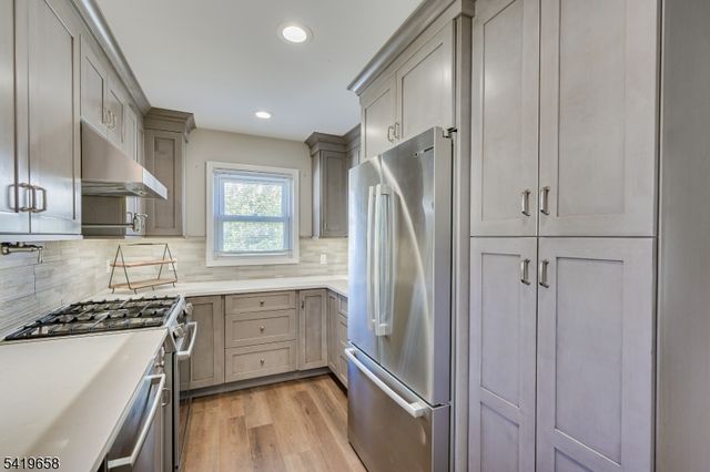 41 Lake Ave, Metuchen Boro, NJ 08840