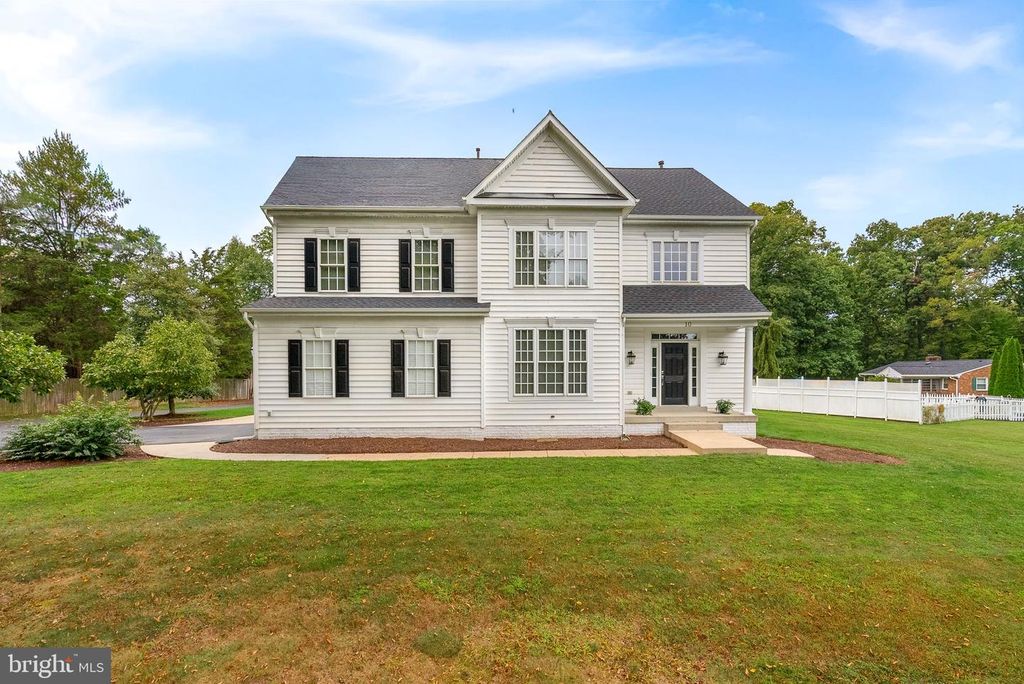 10 CROUCH ST, Sterling, VA 20165
