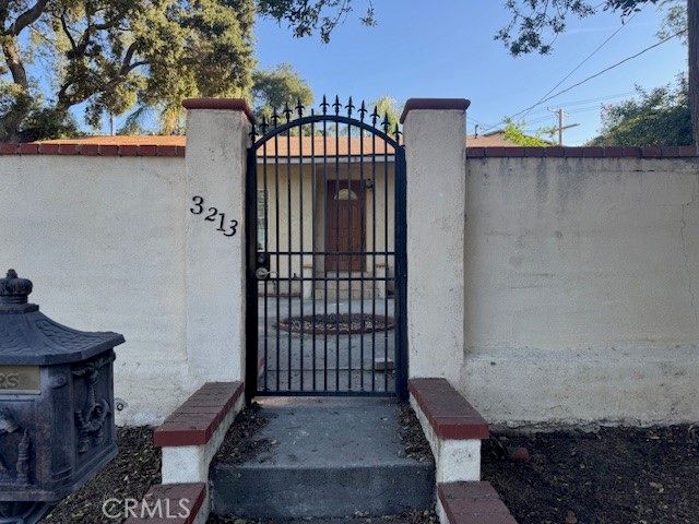 3213 Mills Avenue, La Crescenta, CA 91214