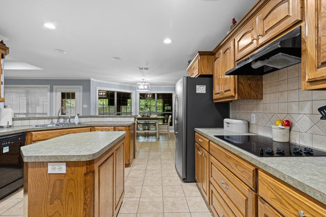 1610 Woodway Lane, Gilmer, TX 75644