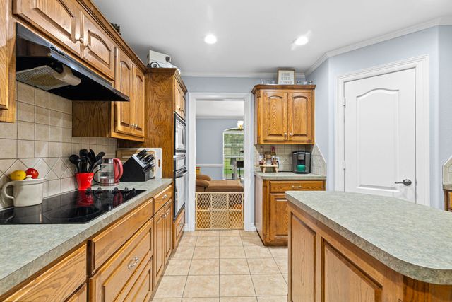 1610 Woodway Lane, Gilmer, TX 75644