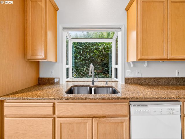 8955 Sw IOWA Dr, Tualatin, OR 97062