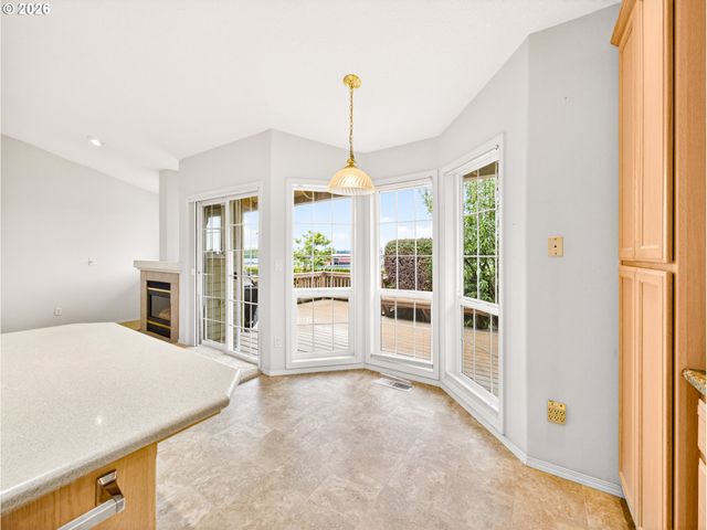 8955 Sw IOWA Dr, Tualatin, OR 97062