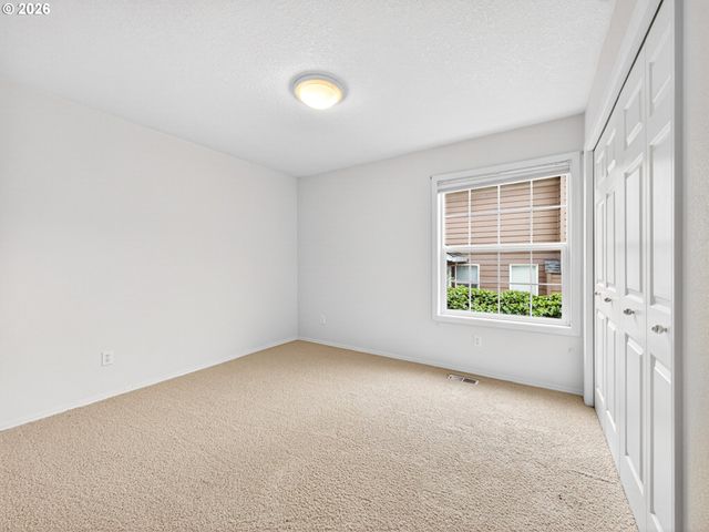 8955 Sw IOWA Dr, Tualatin, OR 97062