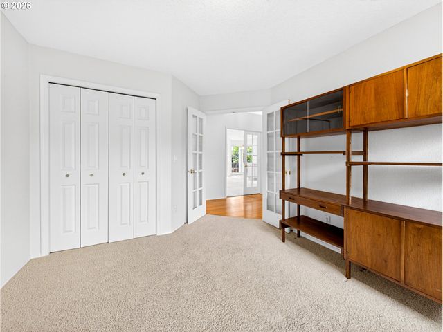 8955 Sw IOWA Dr, Tualatin, OR 97062