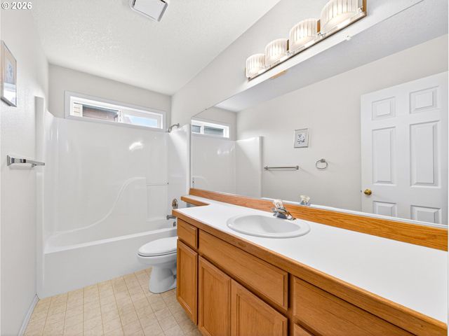 8955 Sw IOWA Dr, Tualatin, OR 97062