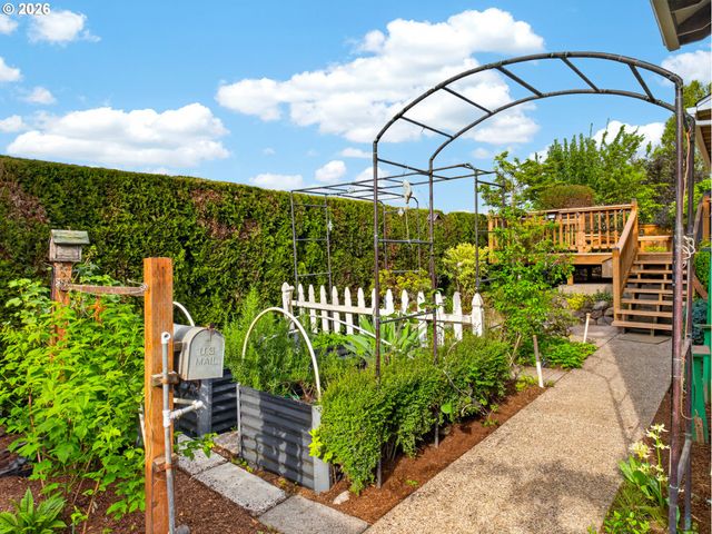 8955 Sw IOWA Dr, Tualatin, OR 97062