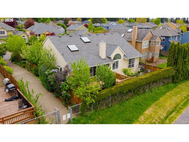 8955 Sw IOWA Dr, Tualatin, OR 97062