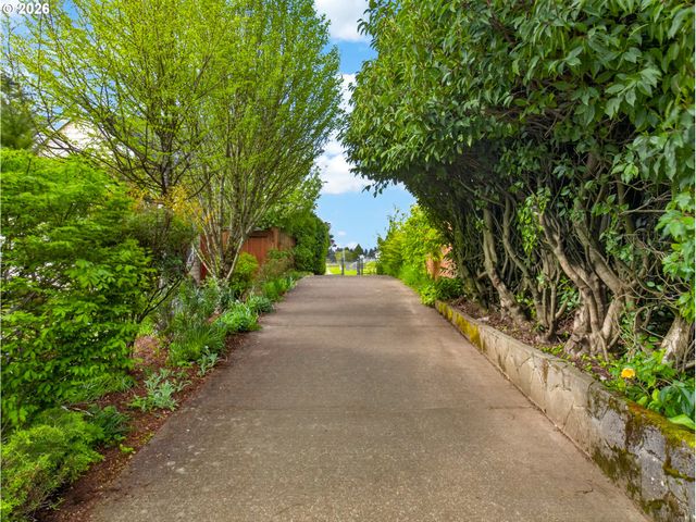 8955 Sw IOWA Dr, Tualatin, OR 97062