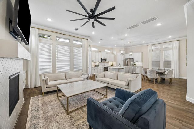 5120 E Lacey Garden Loop, Houston, TX 77018