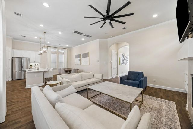5120 E Lacey Garden Loop, Houston, TX 77018