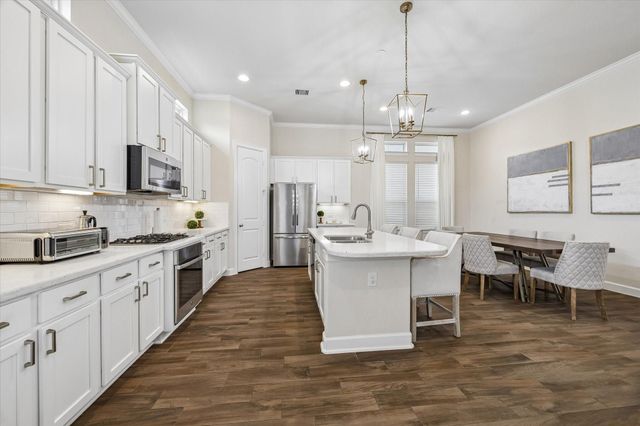 5120 E Lacey Garden Loop, Houston, TX 77018