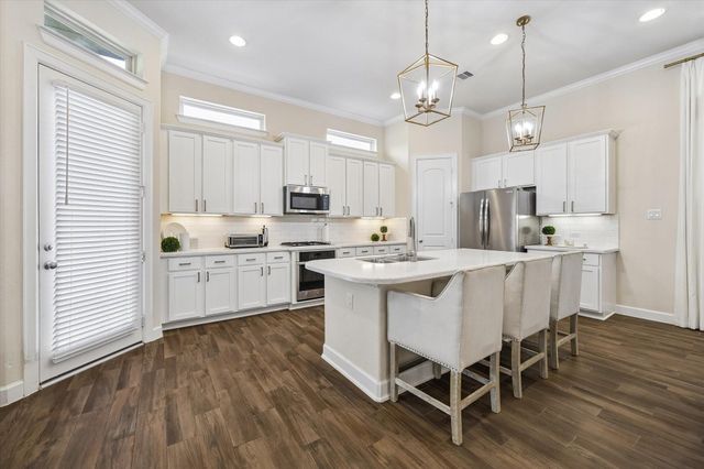 5120 E Lacey Garden Loop, Houston, TX 77018