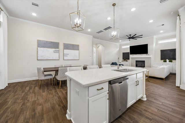 5120 E Lacey Garden Loop, Houston, TX 77018