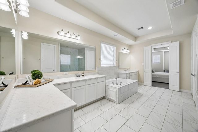 5120 E Lacey Garden Loop, Houston, TX 77018