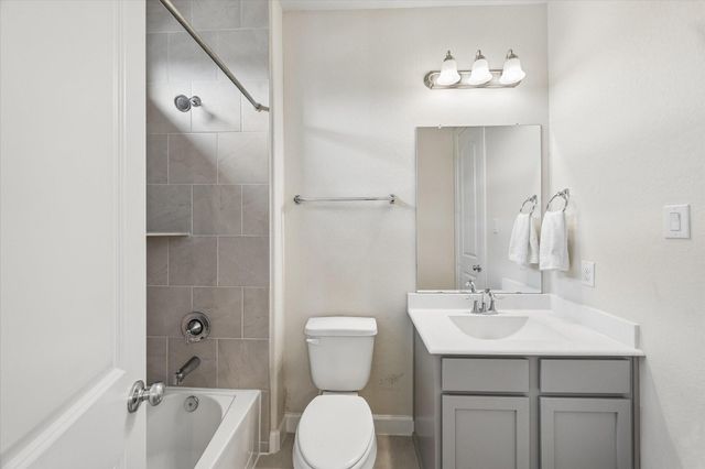 5120 E Lacey Garden Loop, Houston, TX 77018