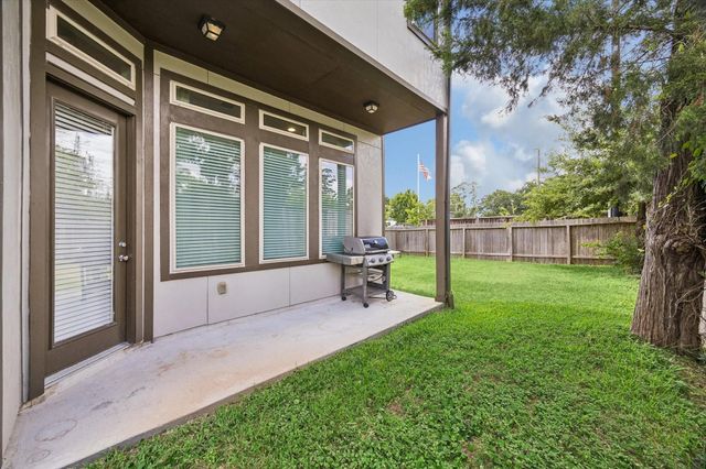 5120 E Lacey Garden Loop, Houston, TX 77018